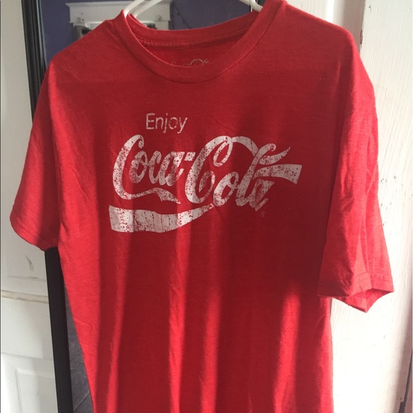 Red Coca-Cola graphic tee - Picture 2 of 2